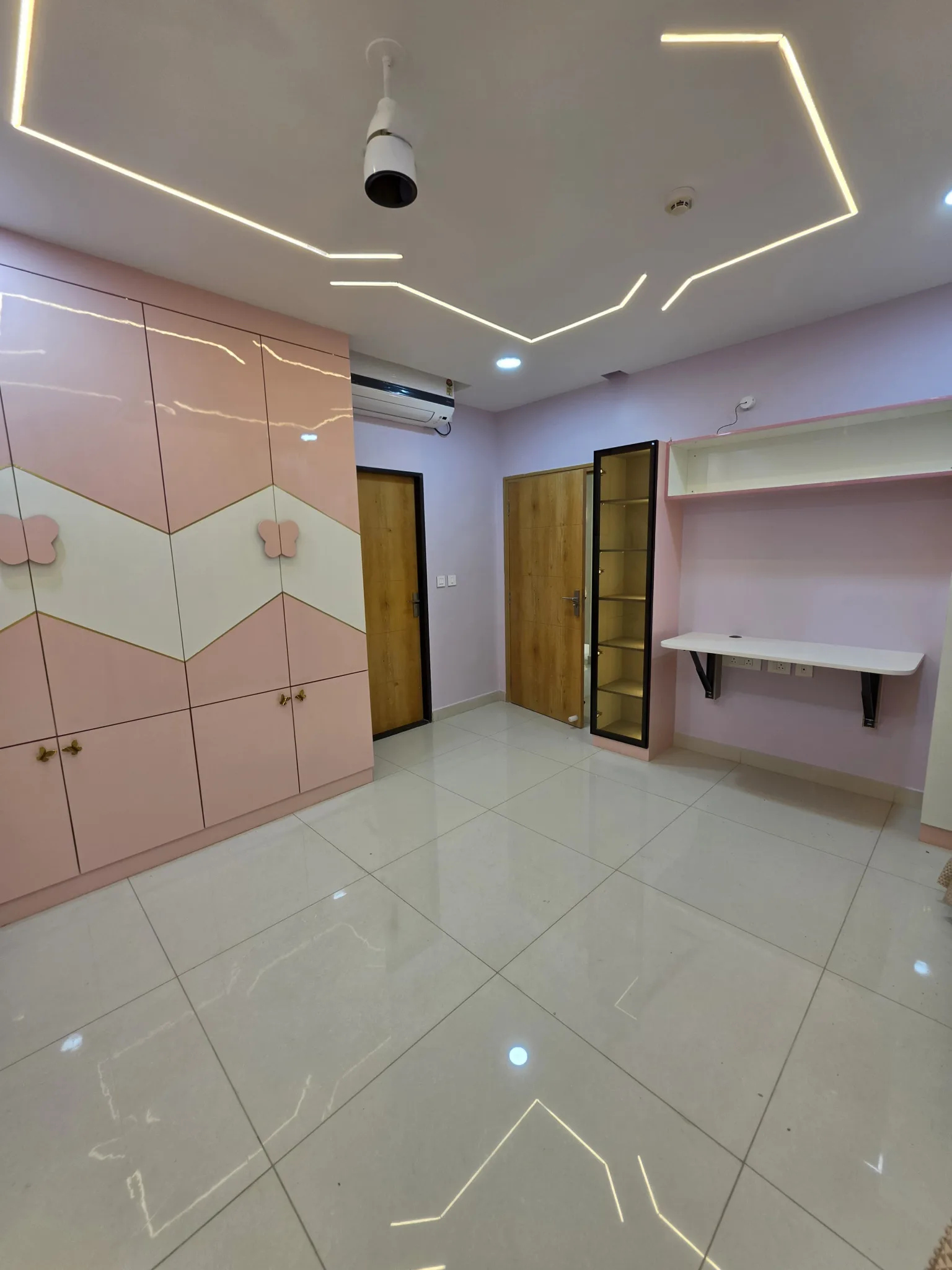 1 Room in a 3BHK - Female Bachelors — Bedroom 2 3 of 12 (occupied)